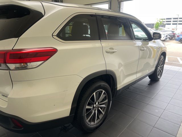 2019 Toyota Highlander XLE White at Classic Chevrolet Galveston