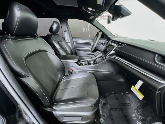 Used 2023 Black Jeep Altitude image 41