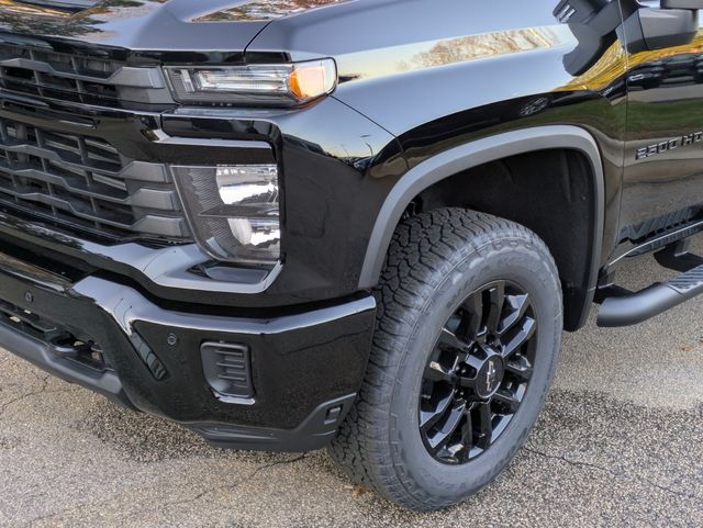 2025 Chevrolet Silverado 2500HD Custom photo