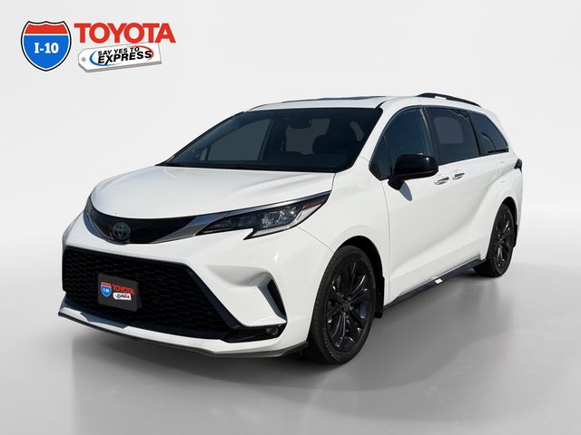 2023 Toyota Sienna XSE 7-Passenger Hybrid FWD's photo