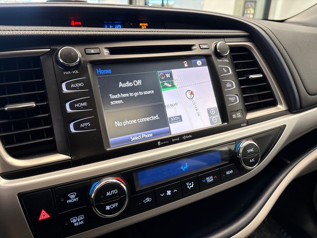 Used 2019 White Toyota XLE image 19