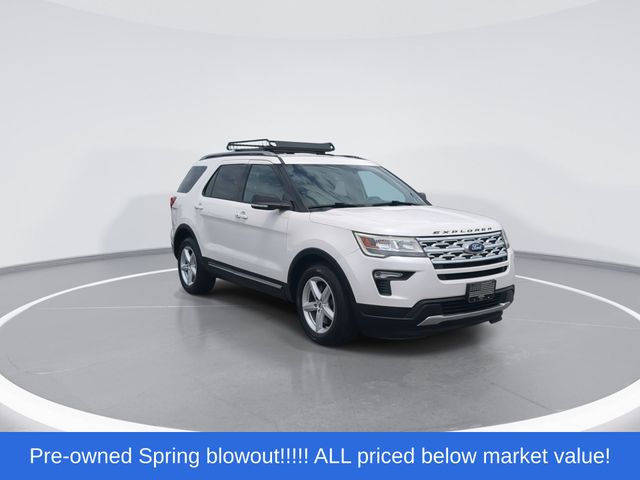 Used 2019 White Platinum Clearcoat Metallic Ford XLT image 2