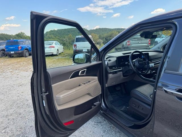 Used 2025  Kia LXS image 11