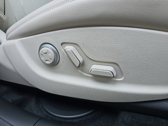 Thumbnail: 2026 Genesis GV80 - 24