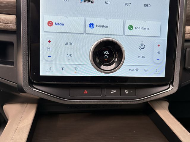 Used 2022 White Ford Limited image 20