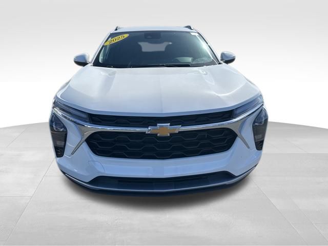 2025 Chevrolet Trax LT photo