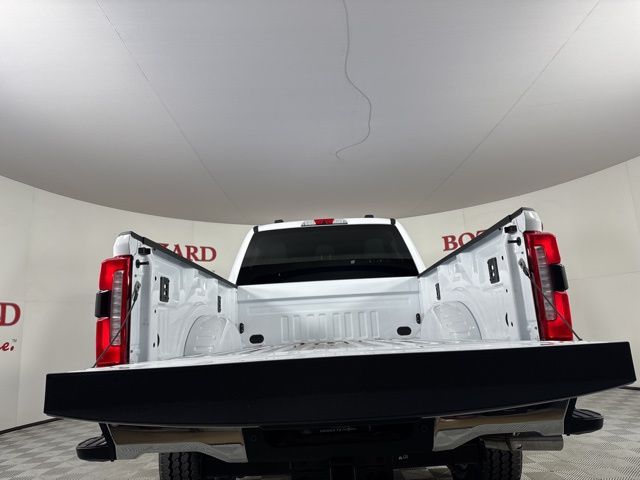 2025 Oxford White Ford Super Duty F-350 SRW XLT 4X4 Truck