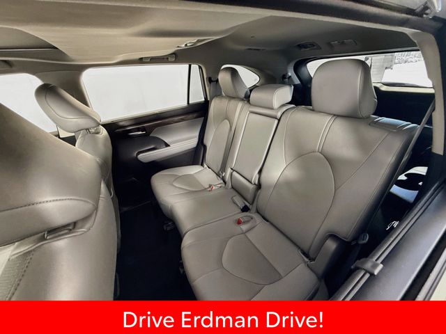 Used 2023 Toyota Highlander SUV