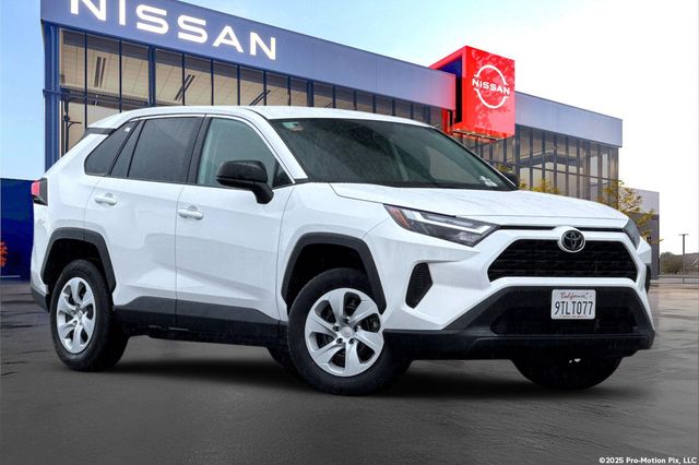 2025 Toyota RAV4 LE