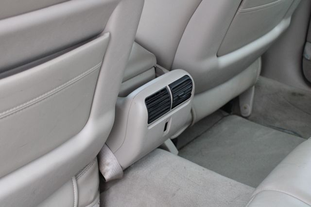 Used 2003 Silver Lincoln Signature image 18