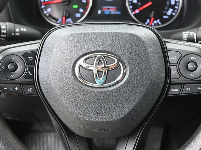 2021 Toyota RAV4 XLE 23