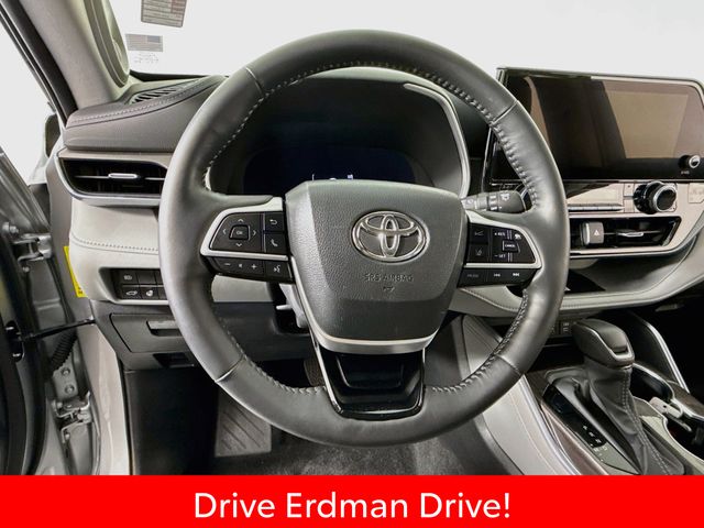 Used 2023 Toyota Highlander SUV