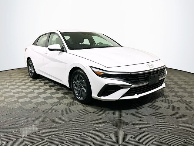 2024 Hyundai Elantra SEL FWD