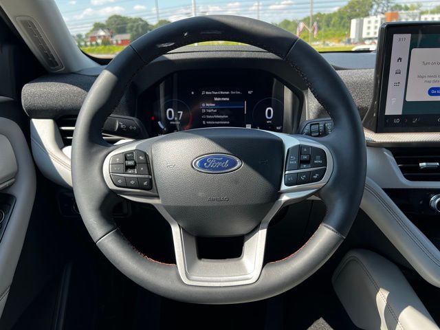 2025 Ford Explorer Active photo