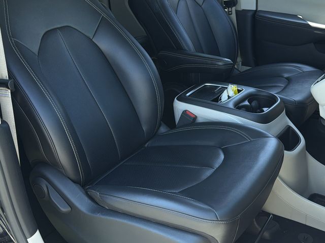 Used 2024 Black Chrysler Touring L image 34