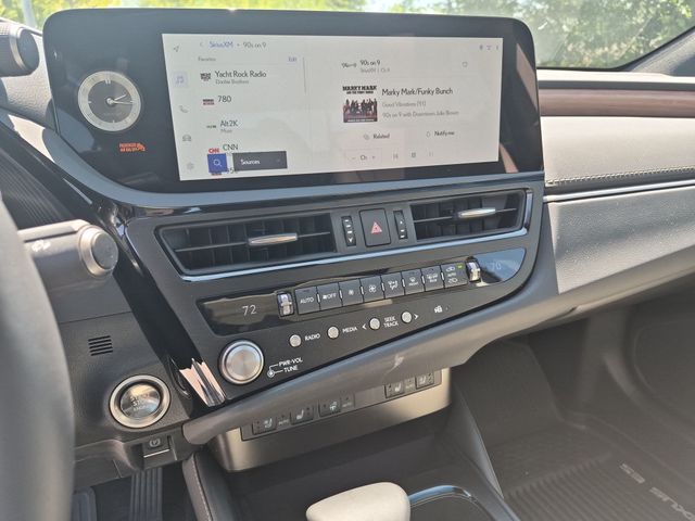 2025 Lexus ES - Image 23