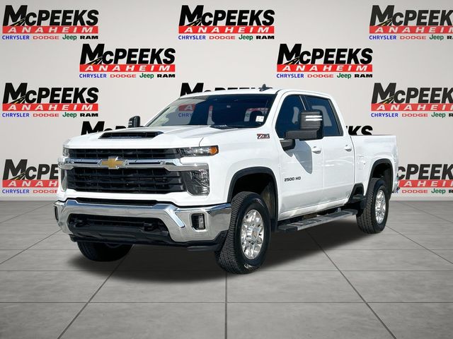 Summit White 2025 Chevrolet Silverado 2500HD Pickup Truck Four-Wheel Drive Automatic