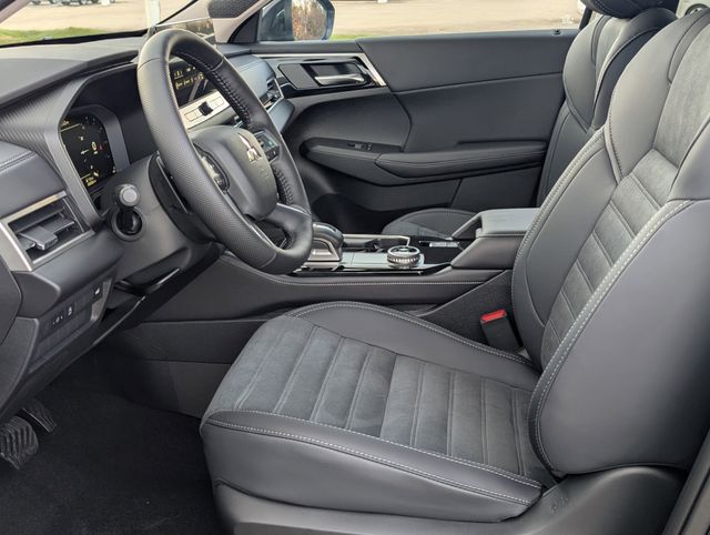 New 2026 Black Mitsubishi SE image 13