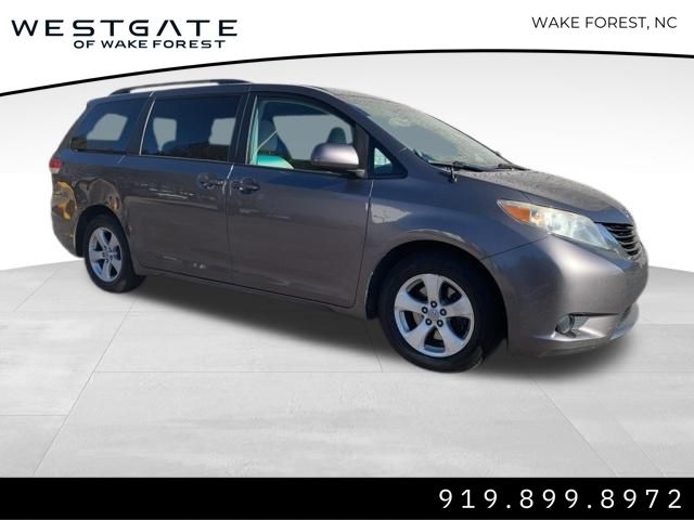 2011 Toyota Sienna LE 8-Passenger photo