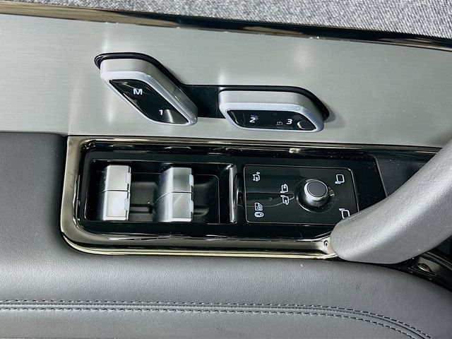 2025 Land Rover Range Rover Sport SE 18