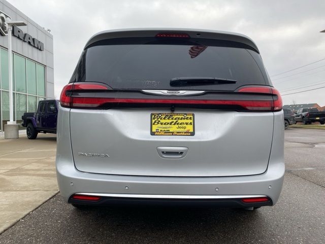 2026 Chrysler Pacifica Select - Silver Mist Clearcoat exterior view 6