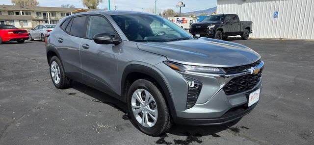 Sterling Gray Metallic 2025 Chevrolet Trax LS FWD SUV / Crossover Front-Wheel Drive 6-Speed Automatic