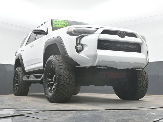 Used 2015 White Toyota SR5 Premium image 30