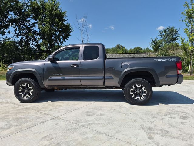 2016 Toyota Tacoma - Image 2