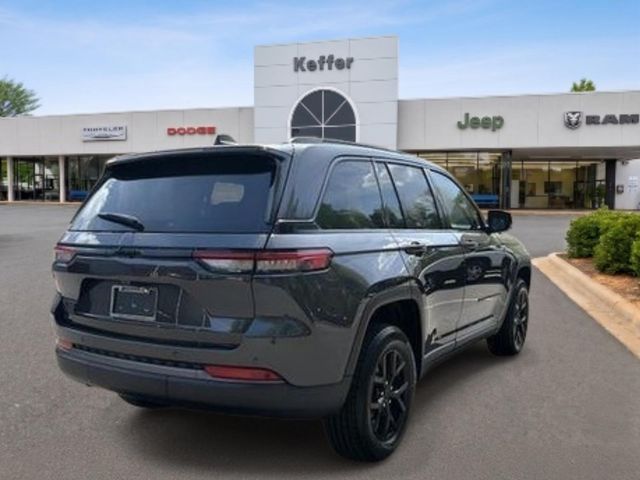 2026 Jeep Grand Cherokee Laredo Altitude