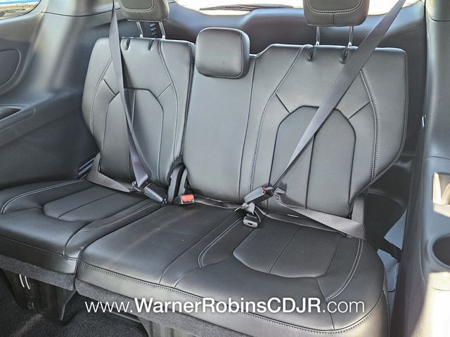 New 2026 Silver Chrysler Select image 9