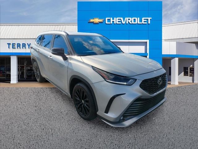 Celestial Silver Metallic 2024 Toyota Highlander XSE FWD SUV / Crossover Front-Wheel Drive 8-Speed Automatic