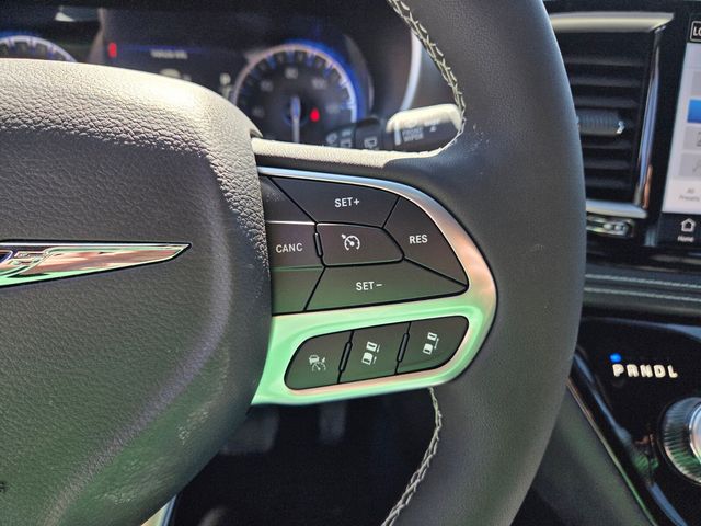 New 2026 White Chrysler Select image 30