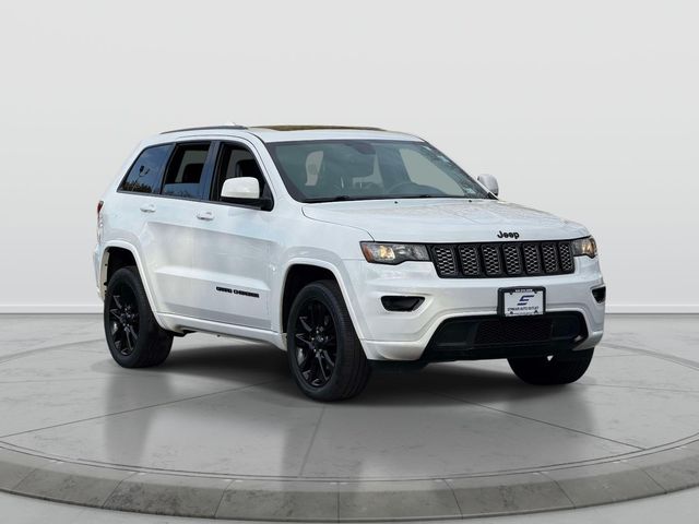 2017 Jeep Grand Cherokee Altitude 4WD's photo