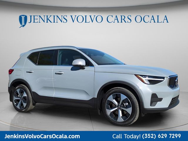2025 Volvo XC40 B5 Core Bright Theme AWD