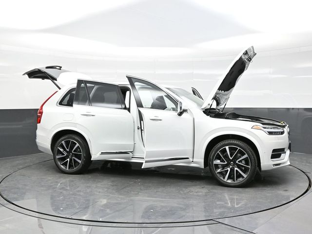 2024 Volvo XC90 B5 Plus photo