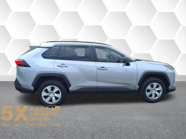 2021 Toyota RAV4 LE photo