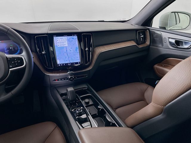 Thumbnail: 2023 Volvo XC60 - 24