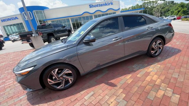 Used 2025 Hyundai Elantra Sedan