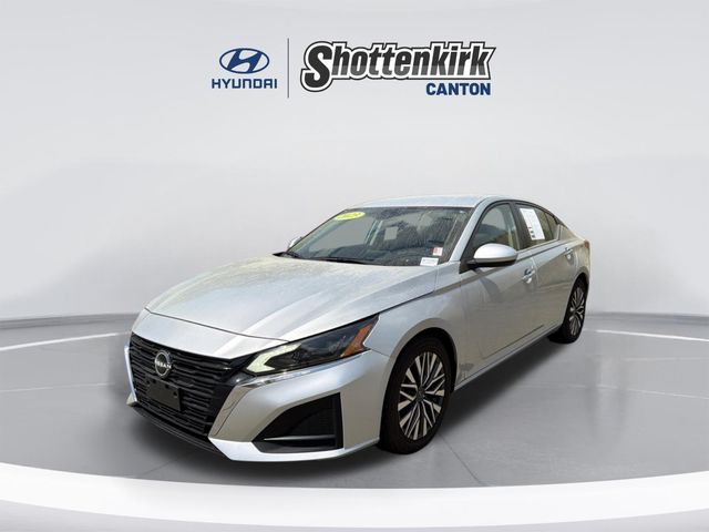 Brilliant Silver Metallic 2023 Nissan Altima 2.5 SV FWD Sedan Front-Wheel Drive Continuously Variable Transmission