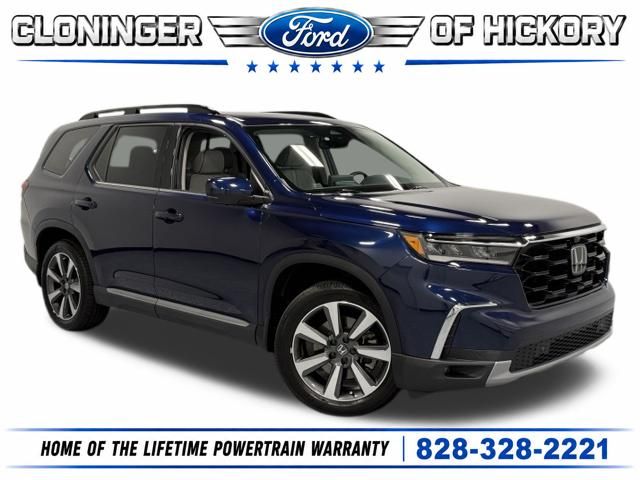 Black (Obsidian Blue Pearl) 2024 Honda Pilot SUV / Crossover All-Wheel Drive Automatic