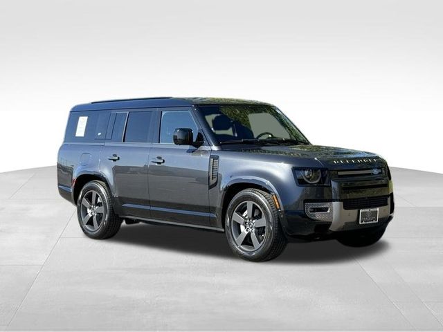 2024 Land Rover Defender 130 X-Dynamic SE 7