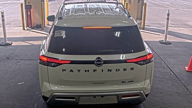 2023 Nissan Pathfinder SL 5