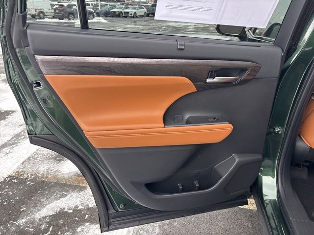 used 2023 Toyota Highlander car, priced at $43,136