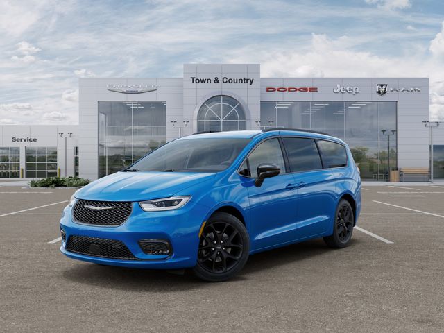 Hydro Blue Pearlcoat 2026 Chrysler Pacifica Minivan Front-Wheel Drive 9-Speed Automatic