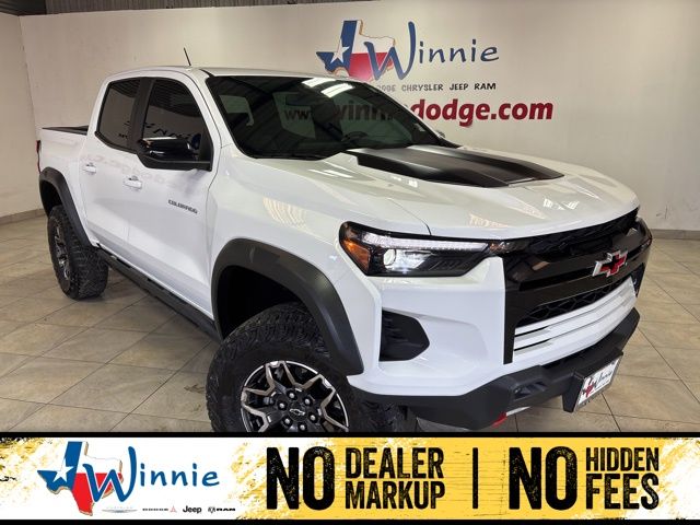 Summit White 2024 Chevrolet Colorado Pickup Truck Four-Wheel Drive 8-Speed Automatic