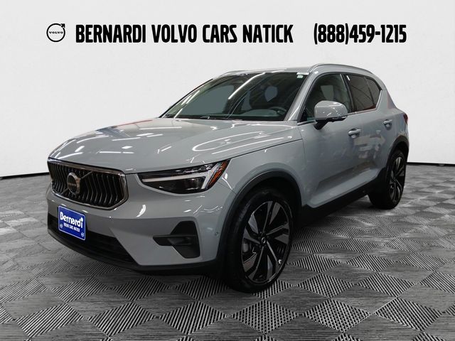 2025 Volvo XC40 B5 Plus Bright Theme AWD