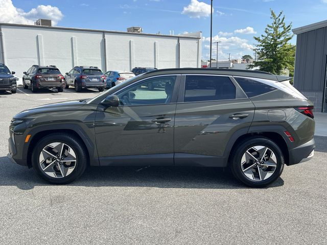 Used 2025 Green Hyundai SEL image 10