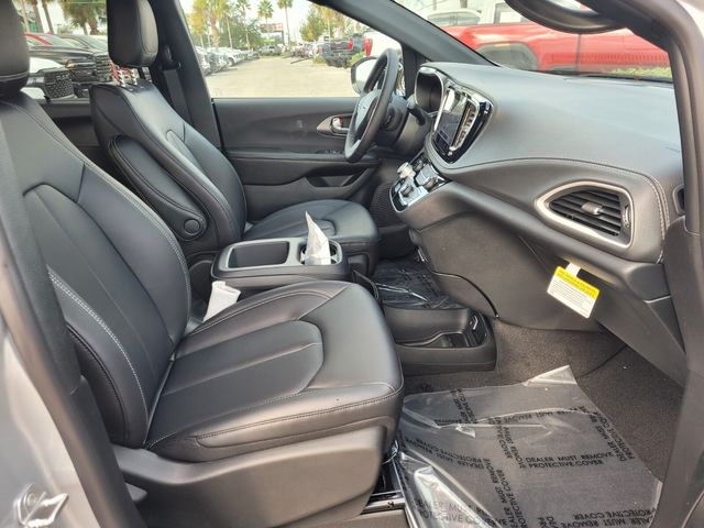 New 2026 Silver Chrysler Select image 14