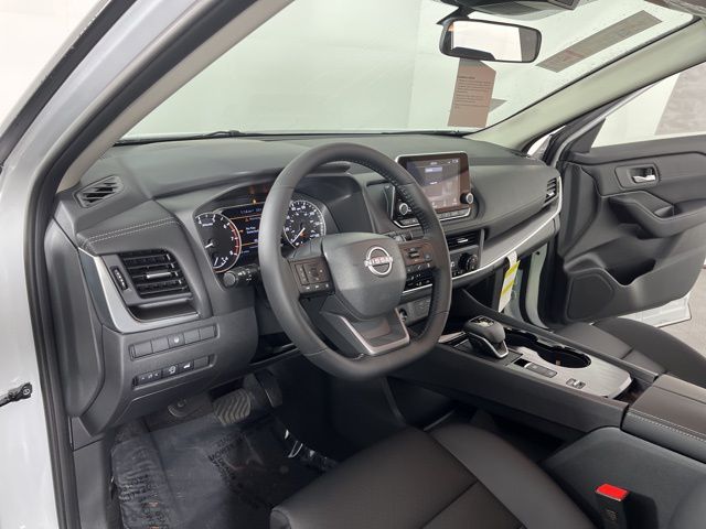 2025 Everest White Pearl Nissan Rogue SV FWD SUV