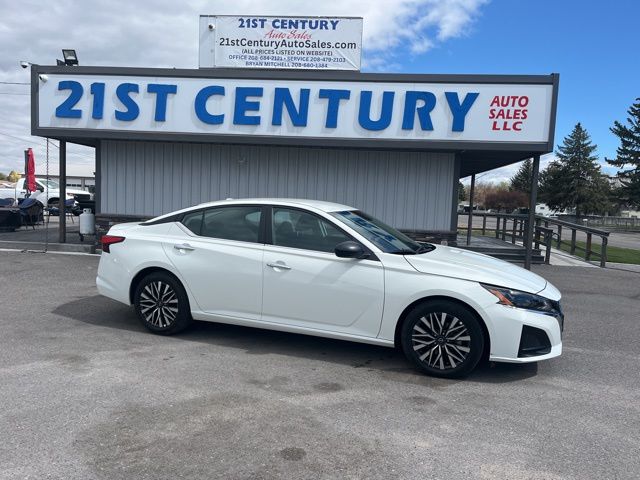 Glacier White 2025 Nissan Altima 2.5 SV FWD Sedan Front-Wheel Drive Continuously Variable Transmission